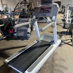 Life Fitness 95ti Treadmill $1000 (LOOK!)