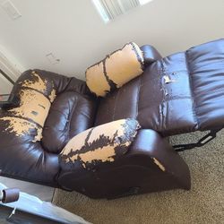 Leather Recliner/ Reclinable Piel