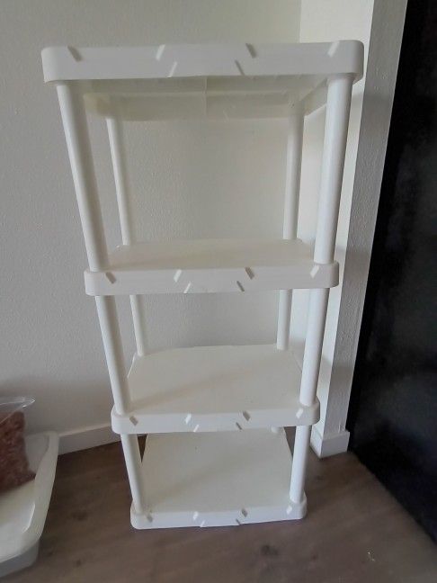 2 Shelves !
