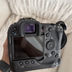 Canon R3 (just body)