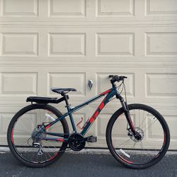GT Aggressor Expert – 27.5” Mountain Bike – Small Frame - Bicycle