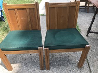 Set of antique solid oak chairs made in Grand Rapids Michigan great shape carved cross