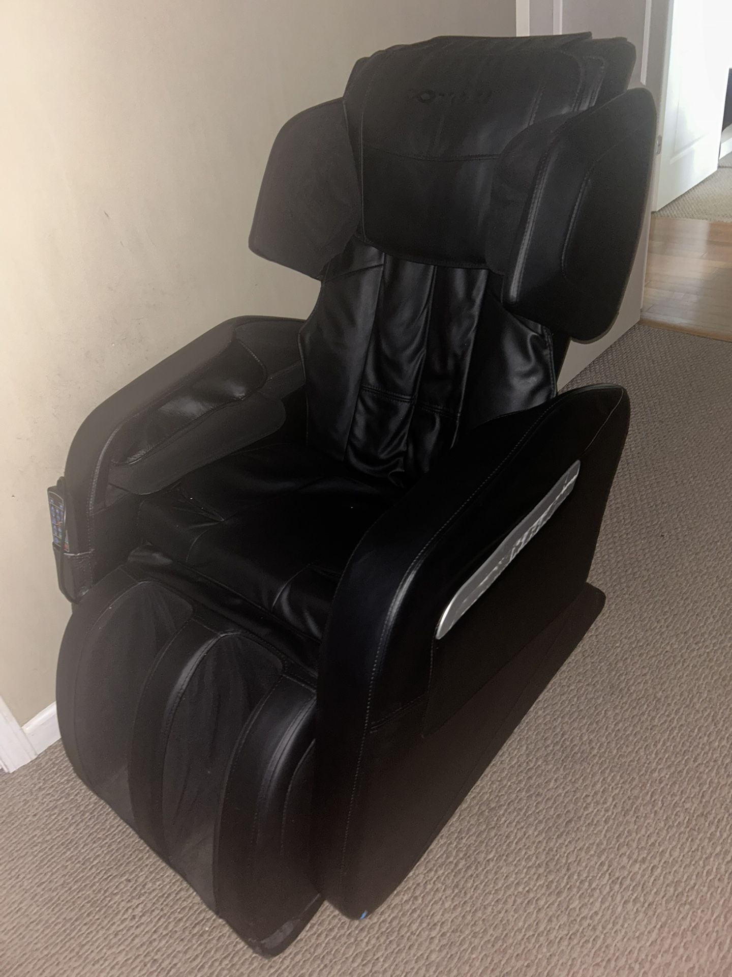 Massage Chair - Shiatsu Zero Gravity w/ Heat