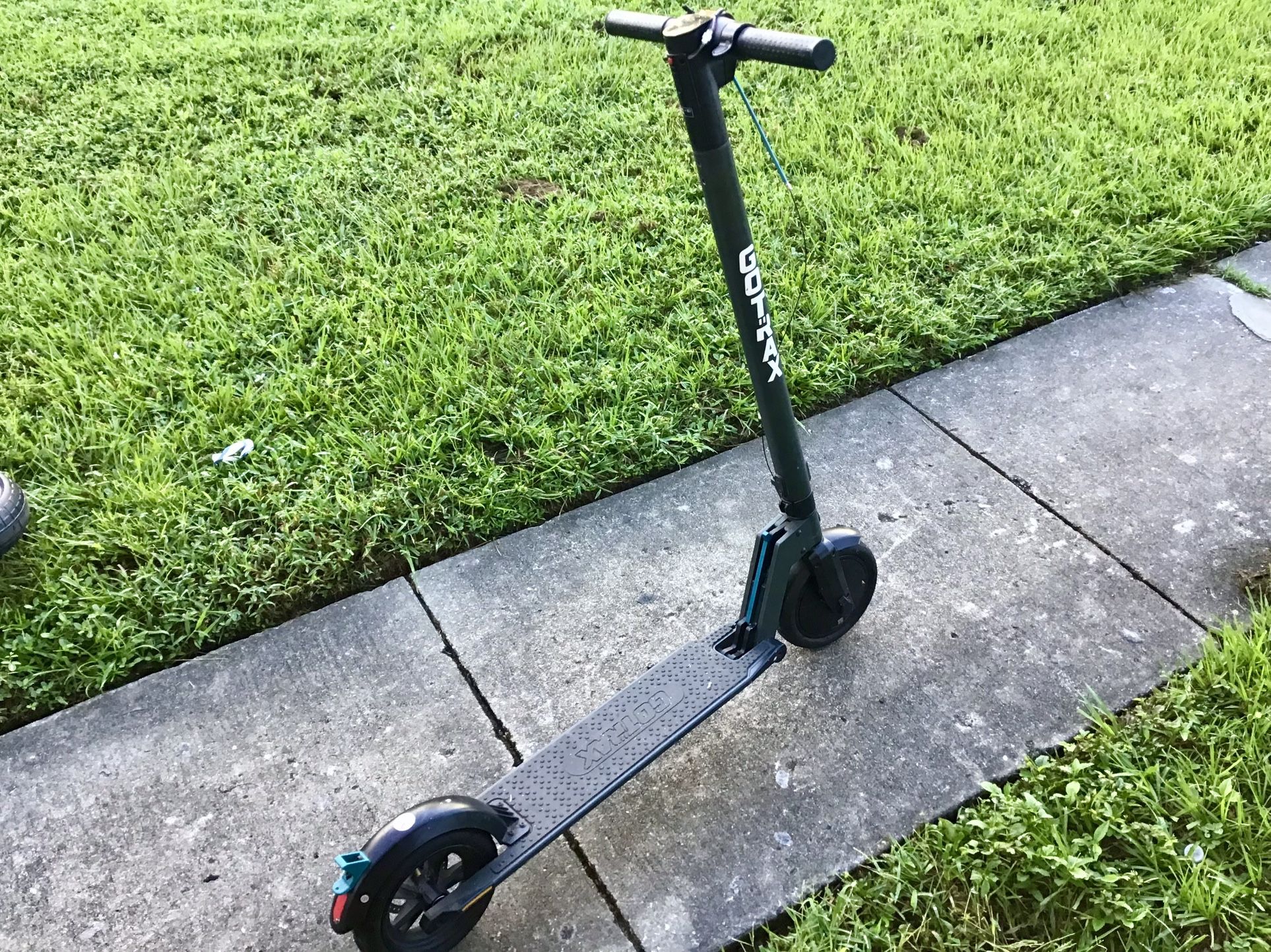 GoTrax Rival E-scooter