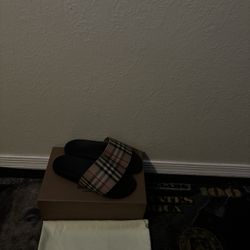BURBERRY SLIDES MEN