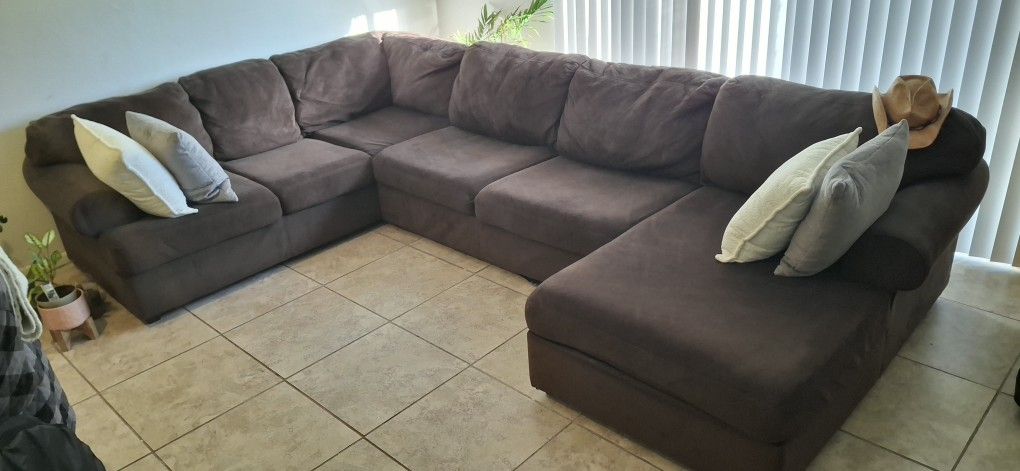 U Shape / Sectional Sofa