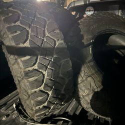 Tires 285/70/17