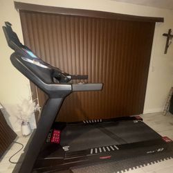 SOLE F63 Treadmill