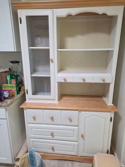 Cabinets, book shelf/ hutch both  FREE