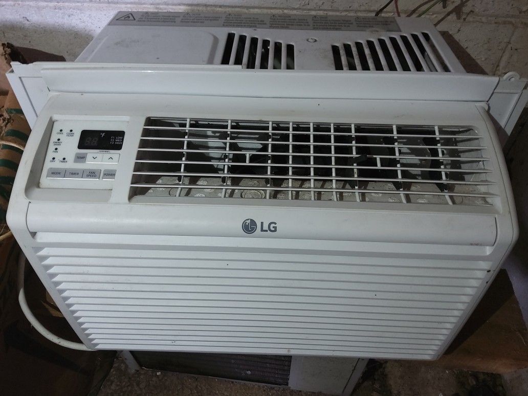 LG Small window a/c NEED GONE ASAP... Gotta go by 2/29... MAKE OFFER!!!