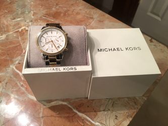 Michael Kors .org $300. Very nice best. Gift. For. Valentine’s firm