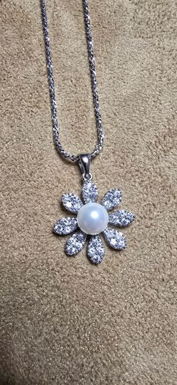 Flower pearl & moissanite pendant w/ twisted rock chain
