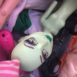 Dolls ,  Monster High and  Barbes