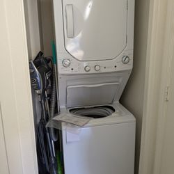 GE  Electric Stacked Washer/ Dryer. Recently Serviced. Works Great Pick Up In Moorpark 