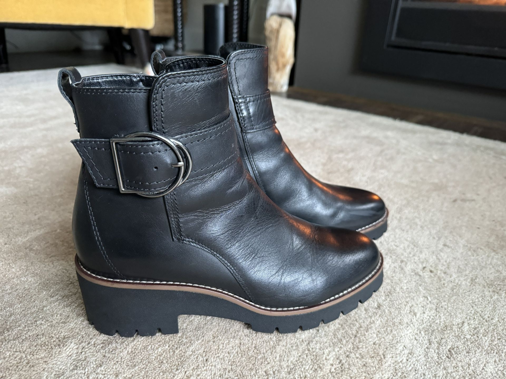 Black Boots $15