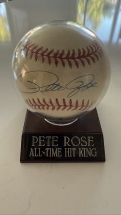 Authentic Pete Rose Signed Baseball In Hit King Display