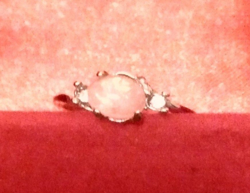 BRAND NEW IN PACKAGE LADIES SILVER OVAL SHAPED PEACH PINK FIRE OPAL CZ CRYSTAL RING SIZE 8 