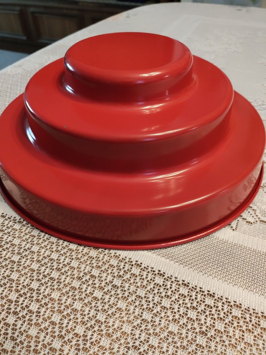 Unique Tiered Cake Pan. Never Used