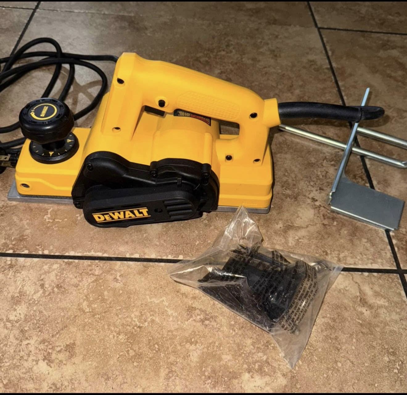 DEWALT 5.5 Amp Corded 3-1/4 in. Portable Handheld Planer