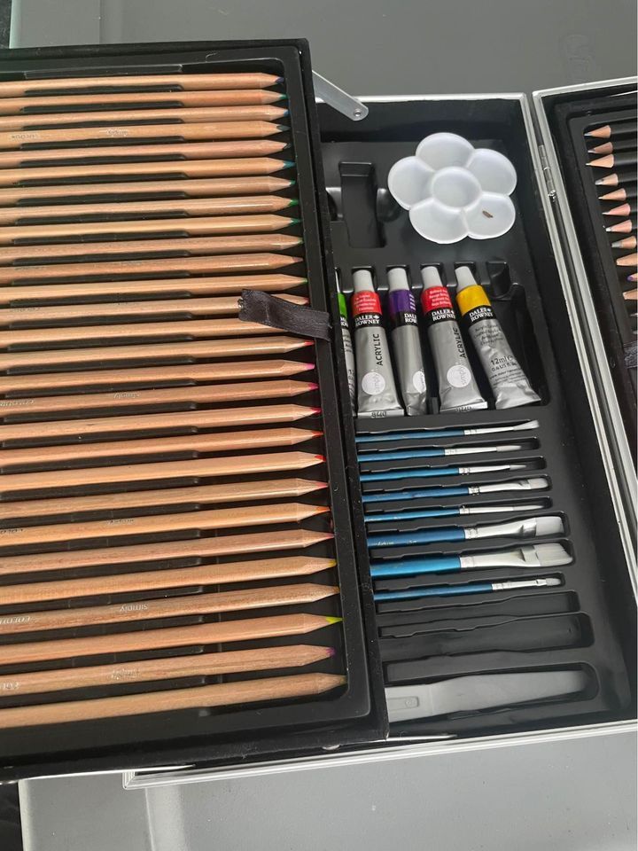 ART SUPPLY KIT WT CASE