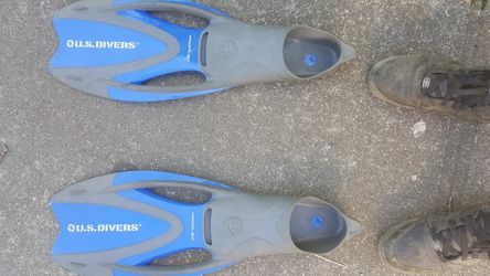 Flippers size 9-11