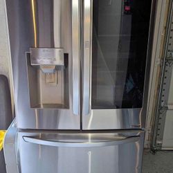 LG Stainless Steel French Door Refrigerator with Water & Ice Dispenser – Excellent Condition