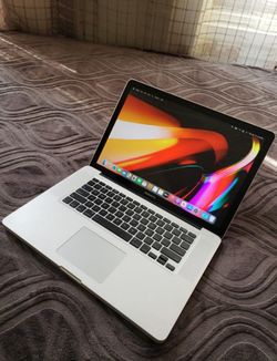 Mac Boook Pro 15.4" Intel Quadcore i7 8gb Ram 256ssd Working Great