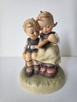 Vintage Goebel Hummel #346 "Smart Little Sister" Figurine