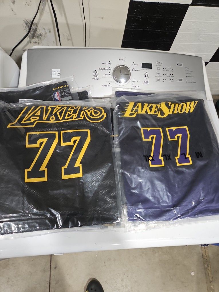 LUKA LAKERS BASKETBALL JERSEY $50. CASH PLEASE!!