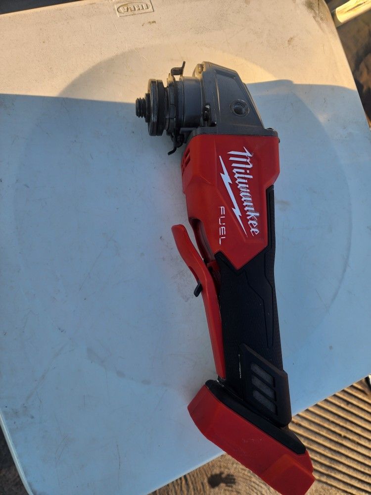 GRAINDER MILWAUKEE FUEL DE 18V
