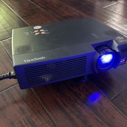 Projector - Viewsonic PJ750