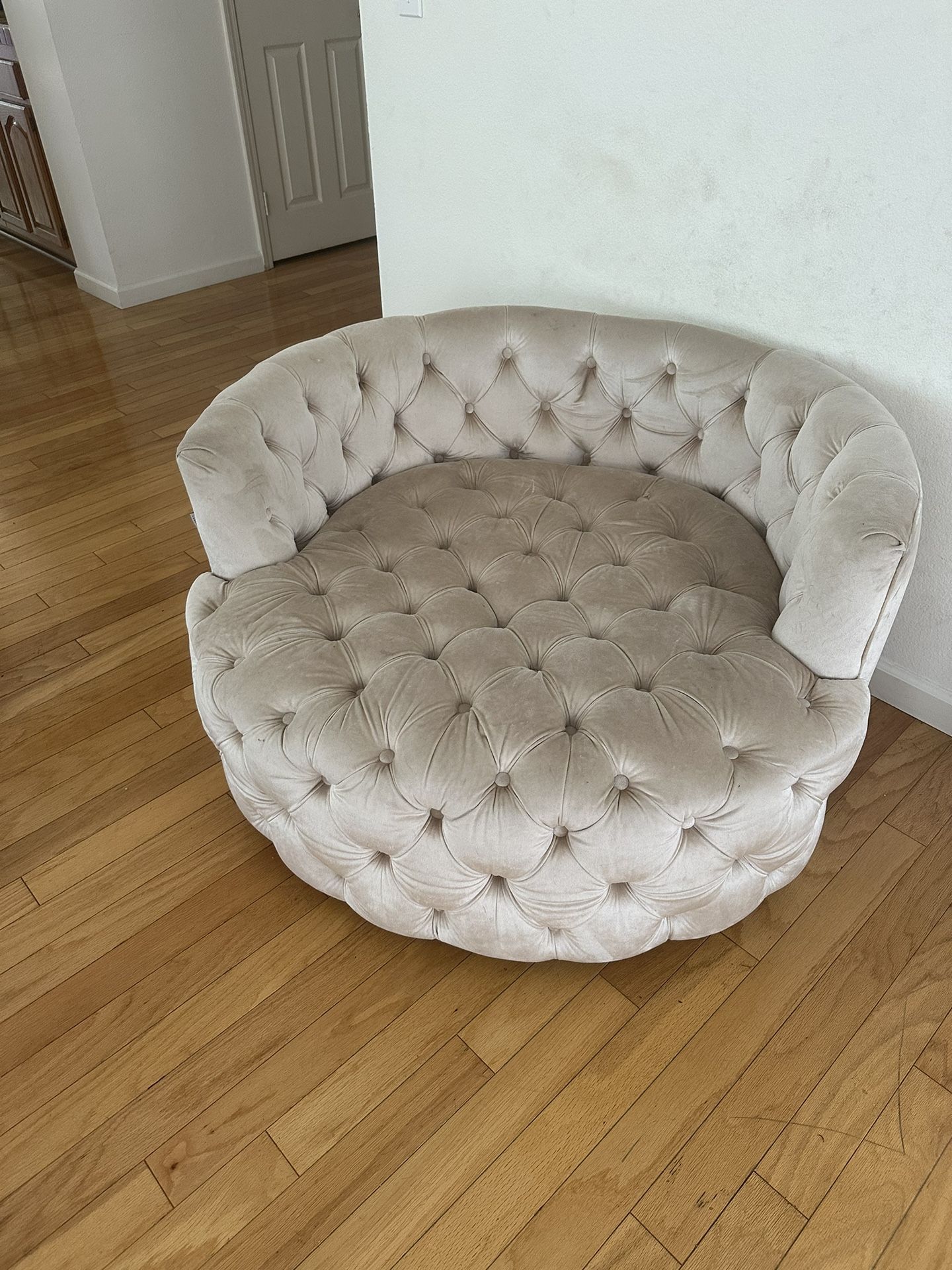 Circular Swivel Chair