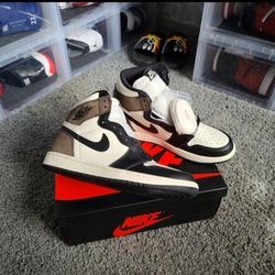 Air Jordan 1 Retro High Dark Mocha Mens Size 8.5 Womens Size