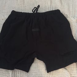 BLACK ESSENTIAL SHORTS
