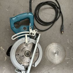 Makita Electric Power Saw With Extra Blade