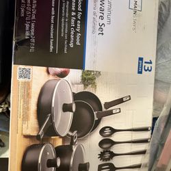 Brand New 13 Piece Pot Set 