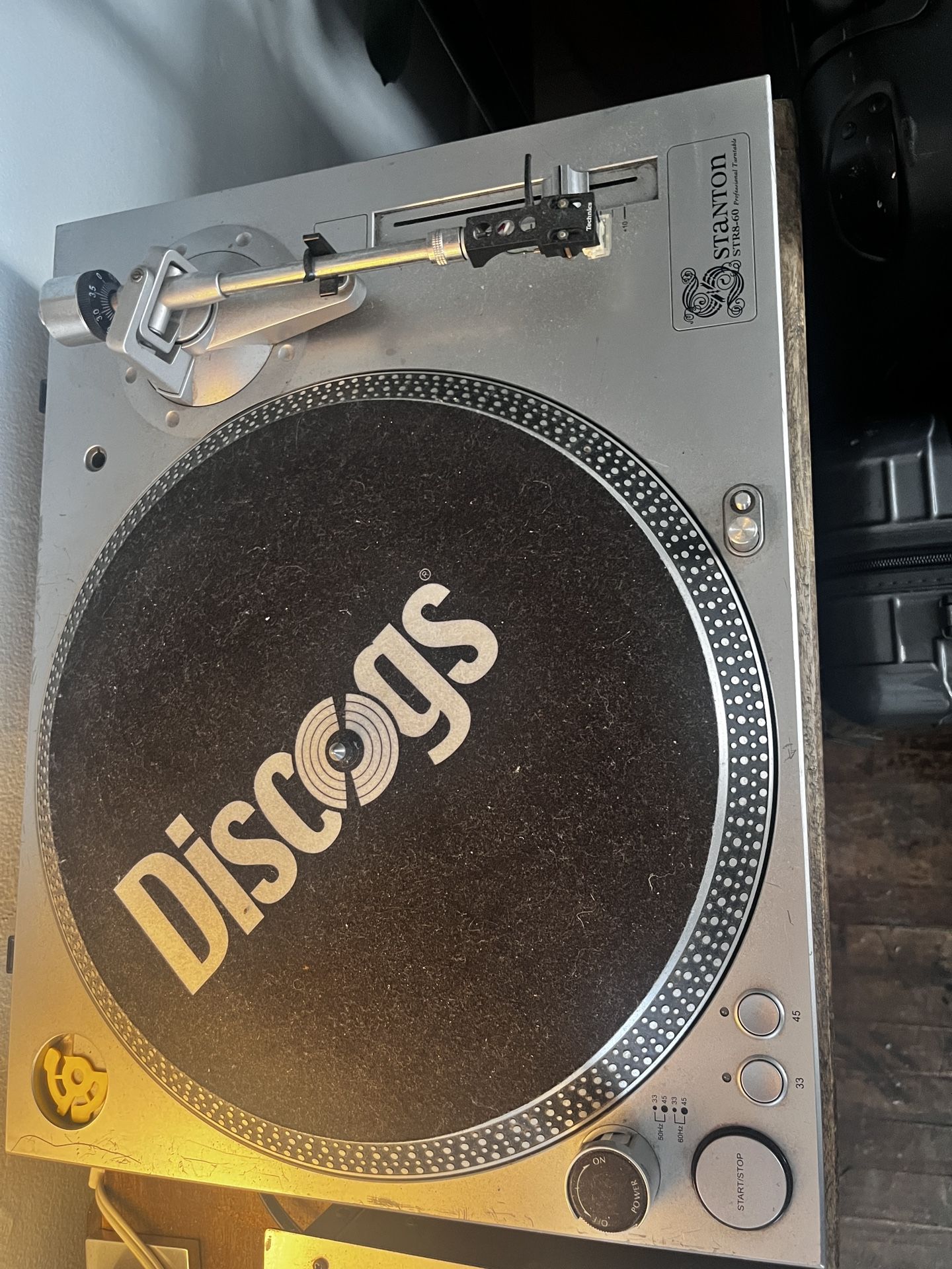 Stanton STR8-60 Turntable
