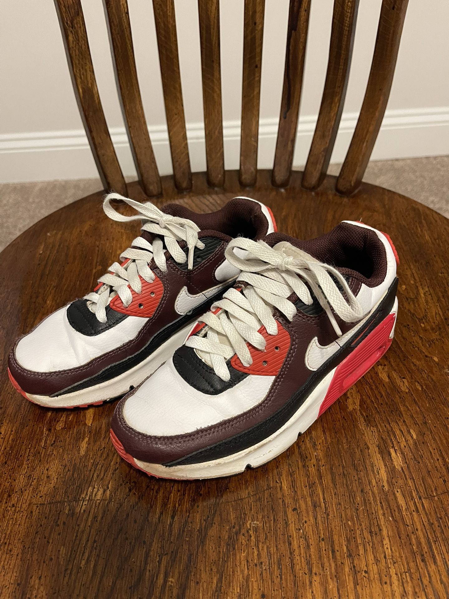 Big kids Nike (Air Max 90)size 2.5