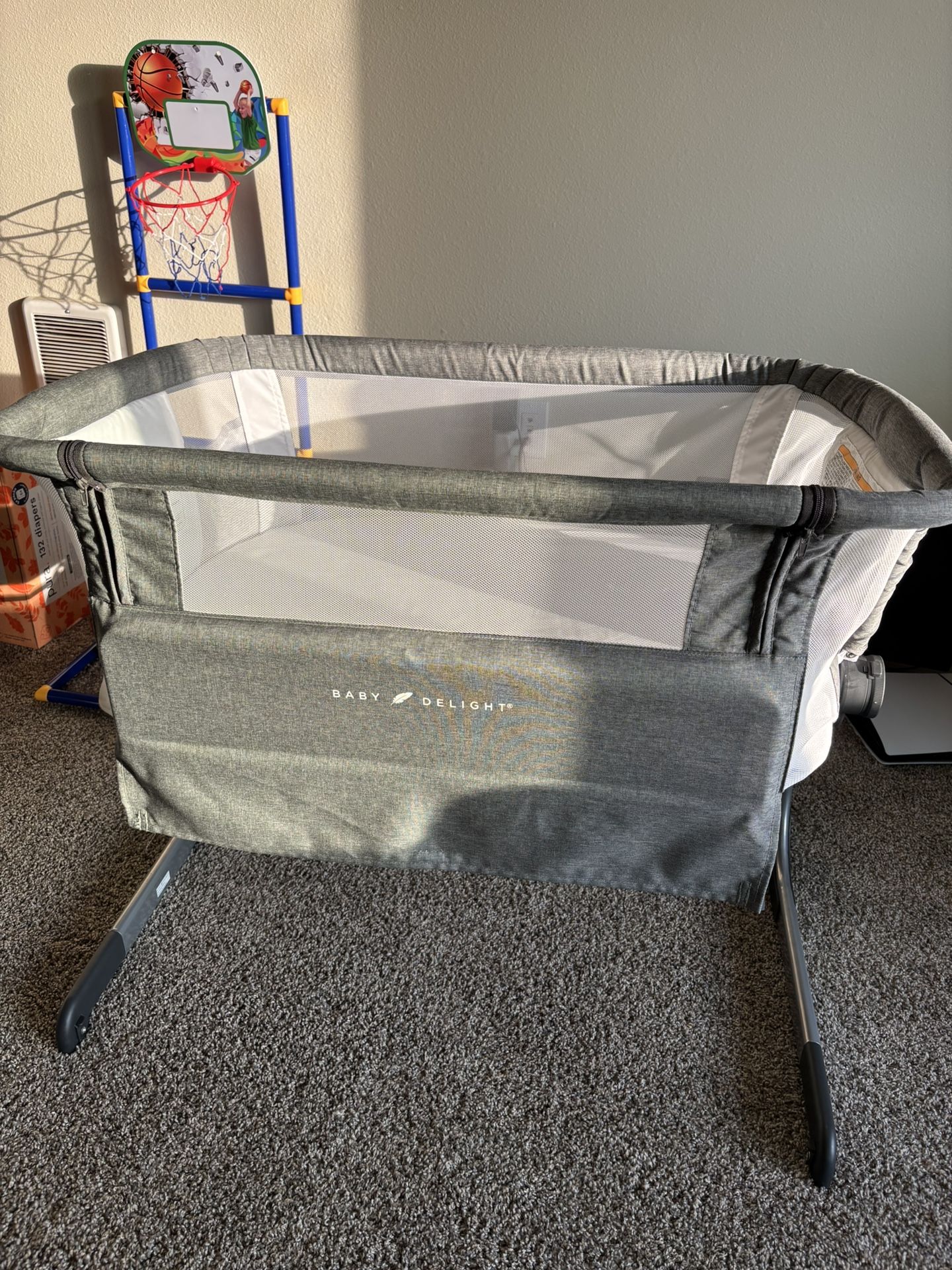 Baby Delight Beside Me Dreamer Bassinet and Bedside Sleeper