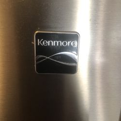 Kenmore Refrigerator Whit ice Maker