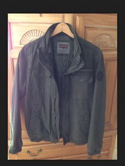 Levi's zippered men’s jacket size medium great style