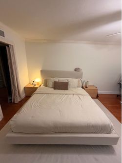 California King Living Spaces Bed Frame & Casper Mattress Bundle