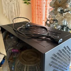 CyberPowerPC - Gaming Desktop - AMD Ryzen 7 9700X - NVIDIA GeForce RTX 5060 16GB DDR5 - 1TB PCIe 4.0 SSD - Black