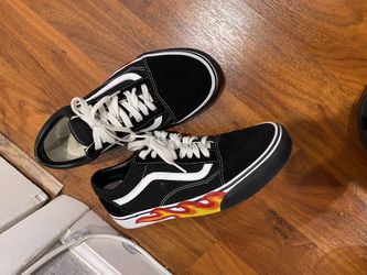 Fire 🔥 Vans size 9.5 great condition