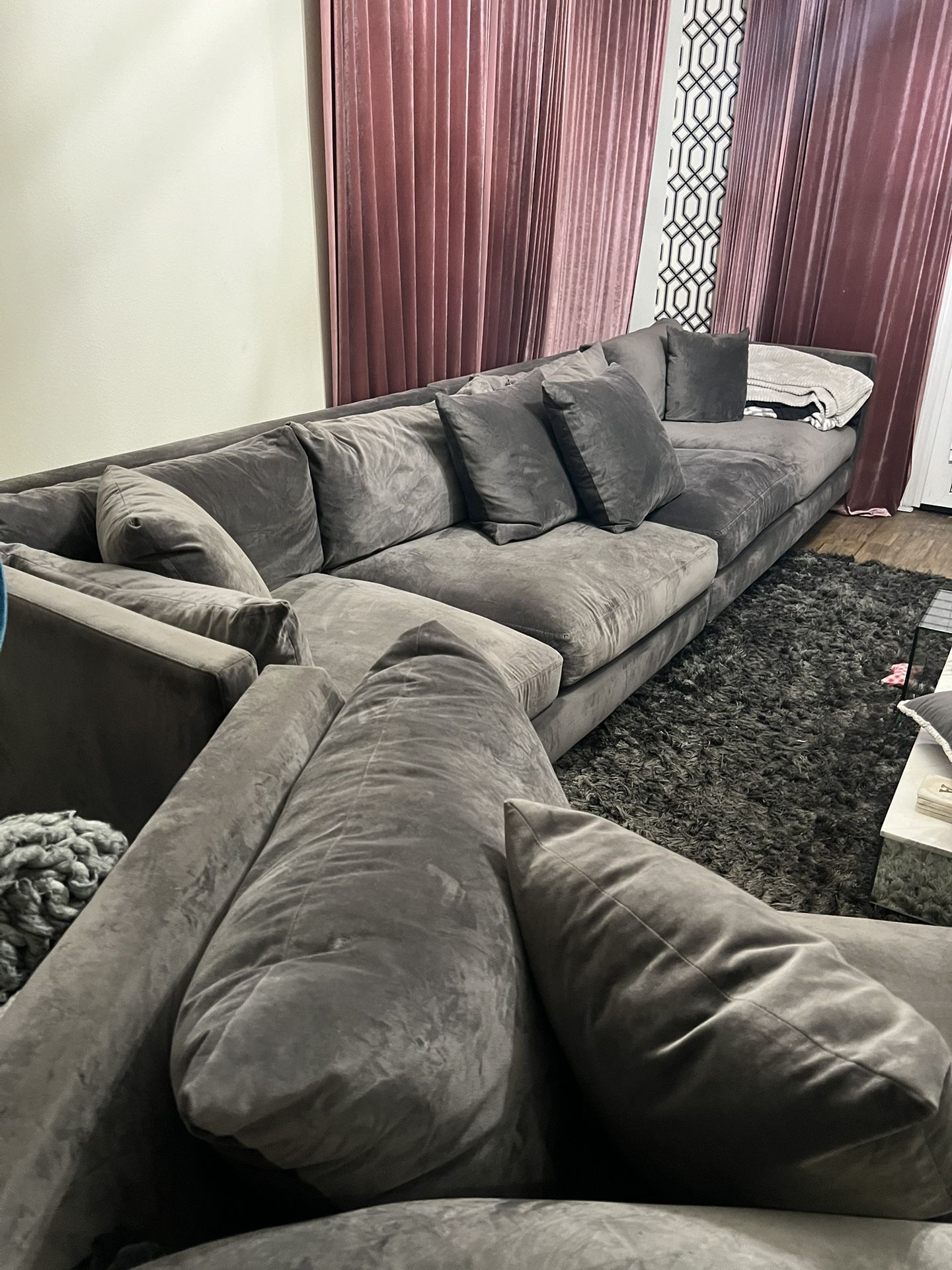 Grey Sectional With Movable Chaise Piece 