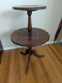Free two-tiered accent table
