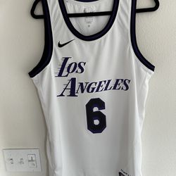 Nike LeBron James Jersey (Size L)