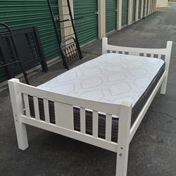 TWIN WOOD BED FRAME WITH MATTRESS