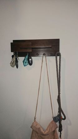 Entry way key hanger
