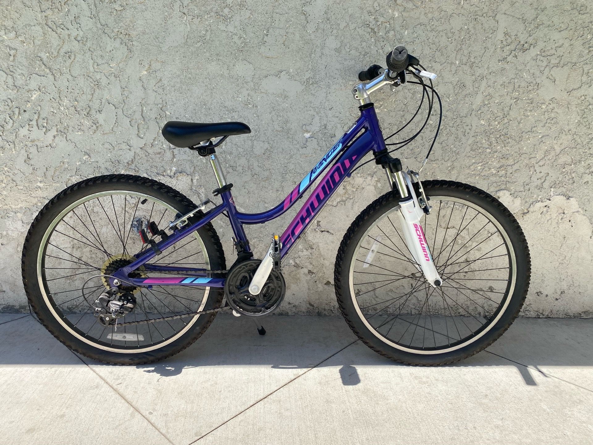Girls Schwinn bike